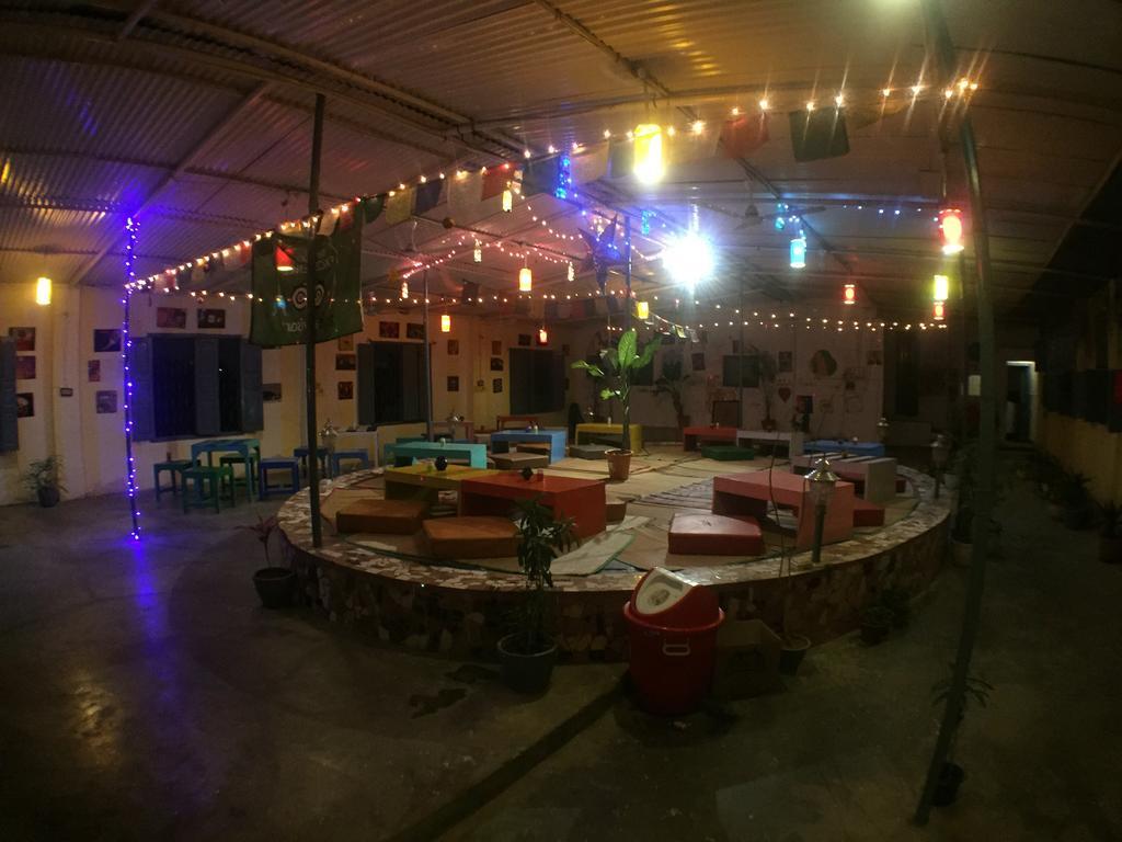Zostel Varanasi Hostel Buitenkant foto